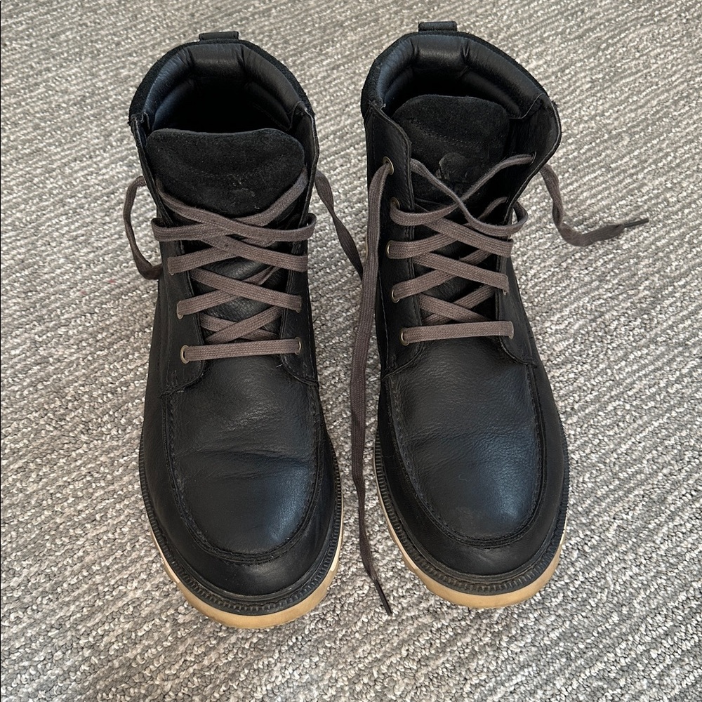 EUC Men Sorel Madison II Moc Toe Boots
